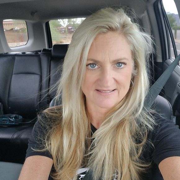 Meet your Posher, Julie - Picture 1 of 2